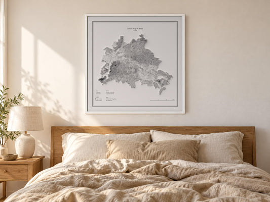 Berlin - Reliefkarte, an der Wand