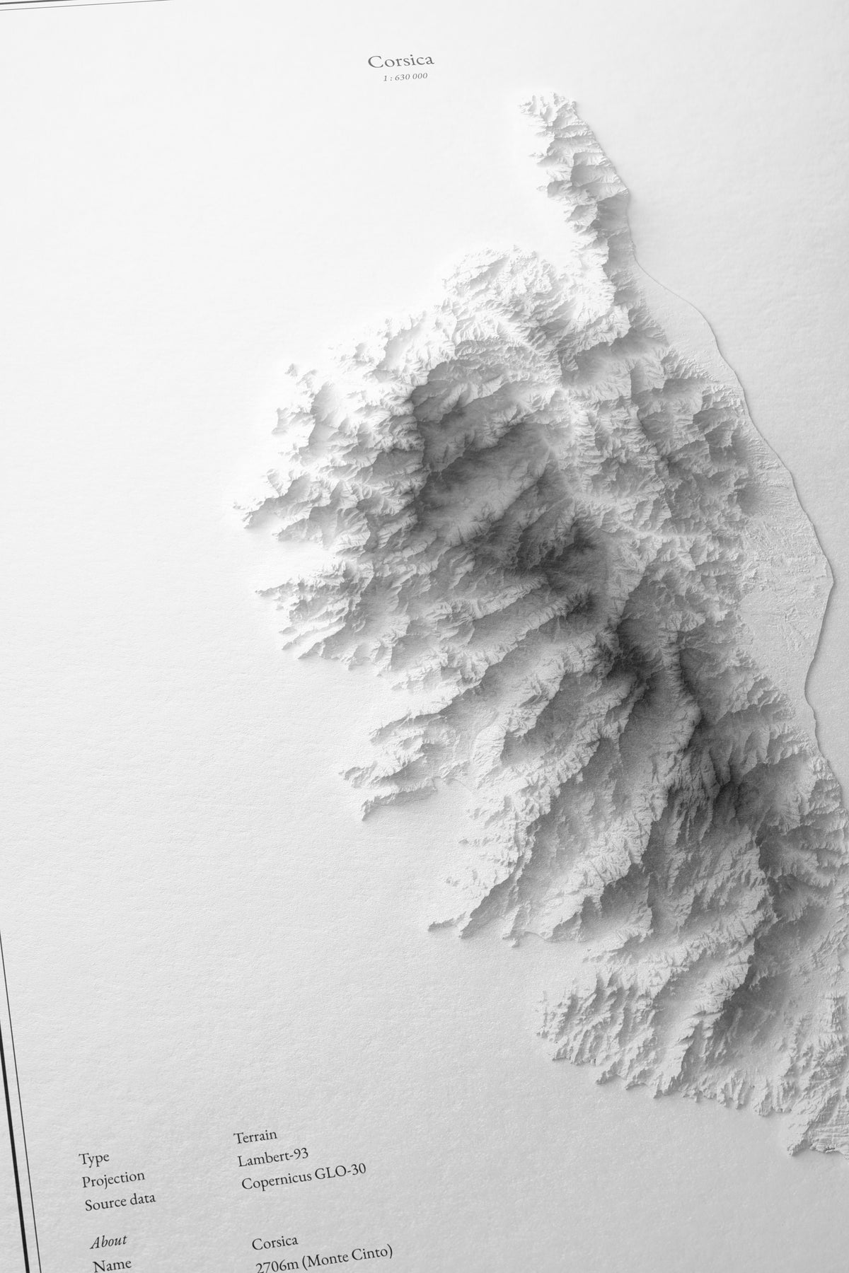 Korsika - Reliefkarte, Nahaufnahme des strukturierten Fine-Art-Papiers
